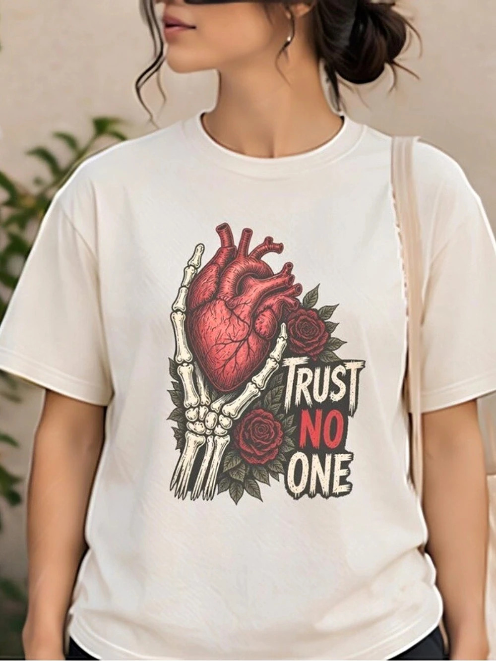 Gildan White Heart and Skeleton Hand Graphic T-Shirt, Classic outfit
